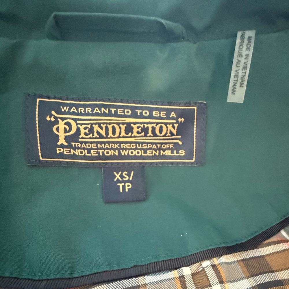 Pendleton. Vintage Forest Green Medium Weight Raincoat. Size XS. - Picture 14 of 16